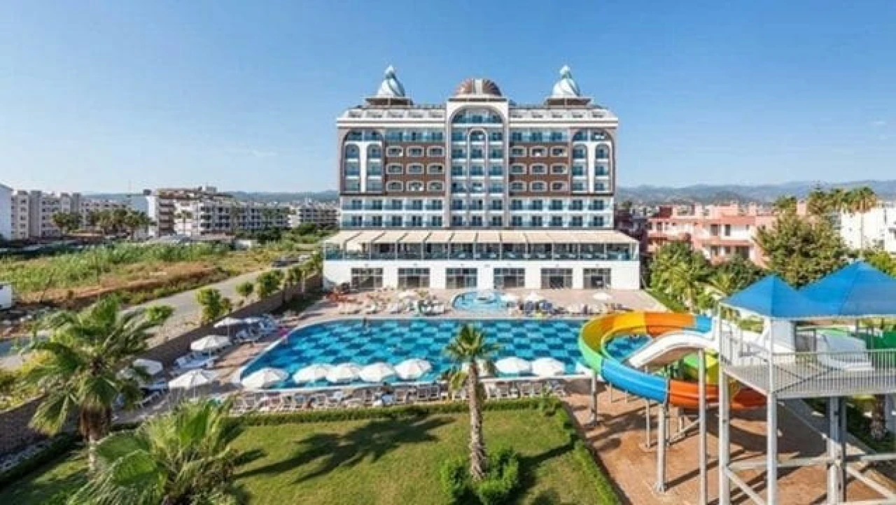 Alanya'daki Simurg Halal Luxury Hotel, Türkiye Halk Bankası'na 393 milyon TL'ye satıldı.